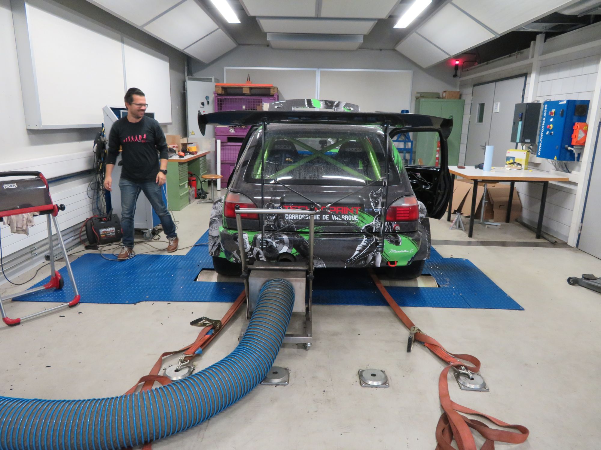Réglage sur le banc du Garage de l'Eolienne