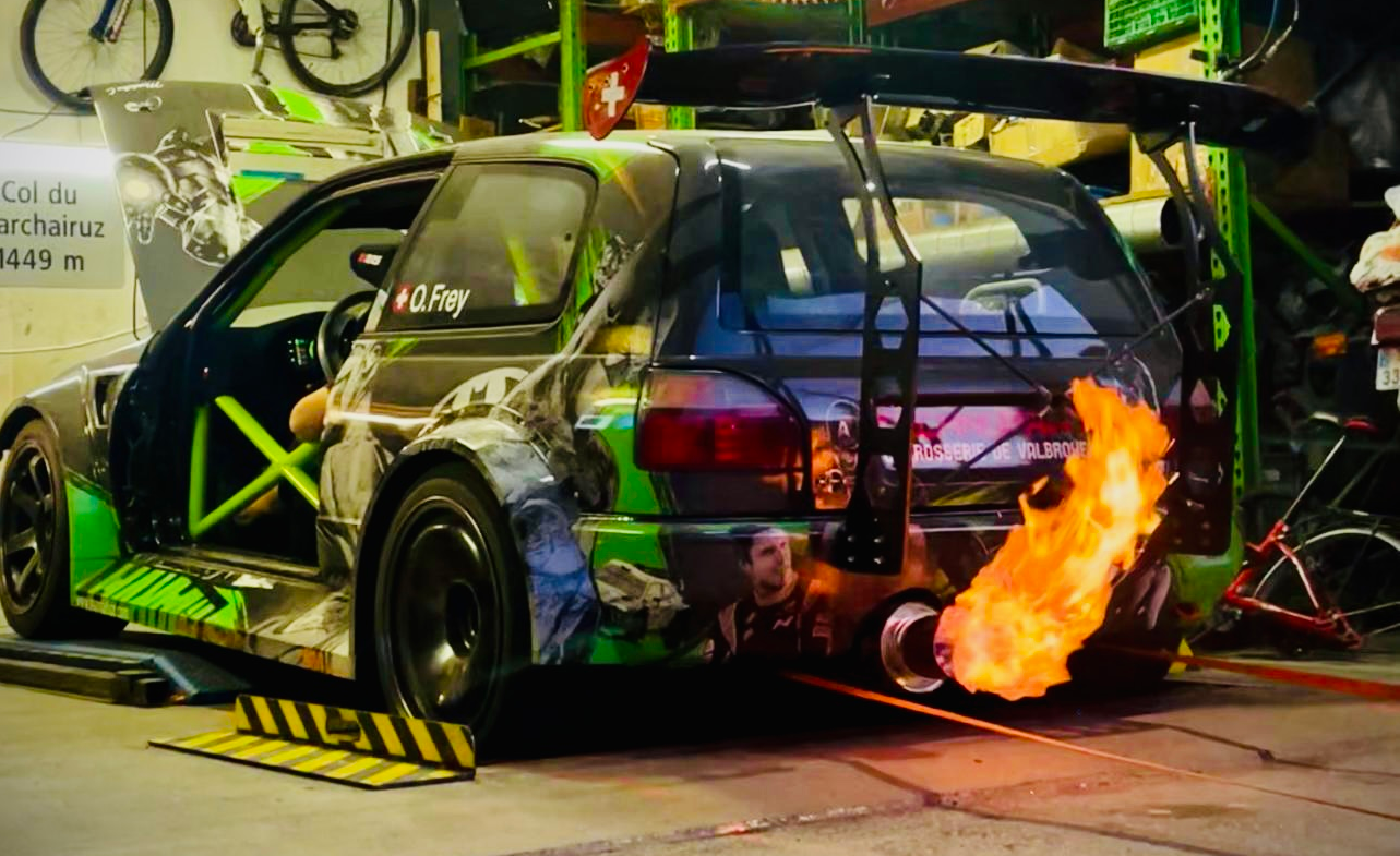 Nissan Sunny RB26 sur le banc pour le rodage moteur